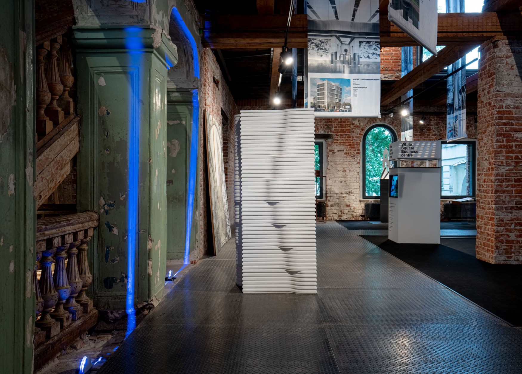 Инсталляции Сергея Чобана на выставке «Российская архитектура. Новейшая эра»